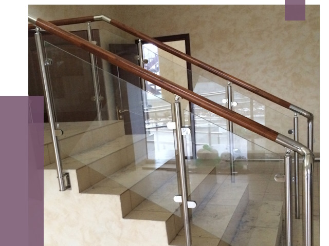 Комбинированные перила из металла и дерева в Бугуруслане