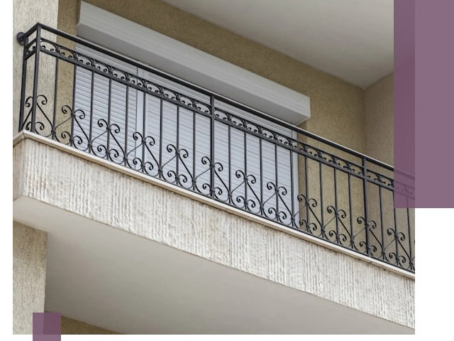 Балконные ограждения из металла и стекла в Бугуруслане для домов